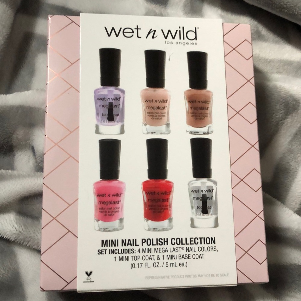 New set of 6 Wet and Wild Nailpolishes